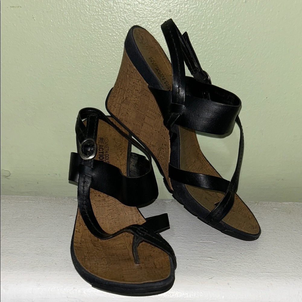 Kenneth Cole Reaction Black Strappy Leather Upper Sandals Made in Brazil